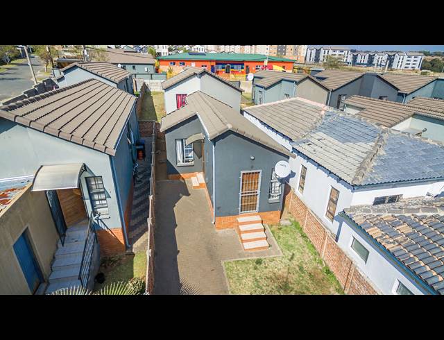 2 BEDROOM HOUSE FOR SALE IN SOUTH HILLS
